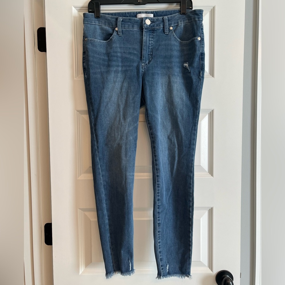 NWOT LC by Lauren Conrad Super Skinny Distressed Jeans. Size 14